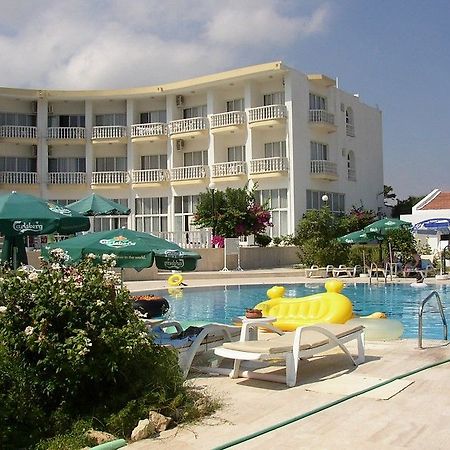 Sempati Hotel Lapta Dış mekan fotoğraf