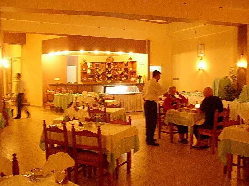Sempati Hotel Lapta Dış mekan fotoğraf