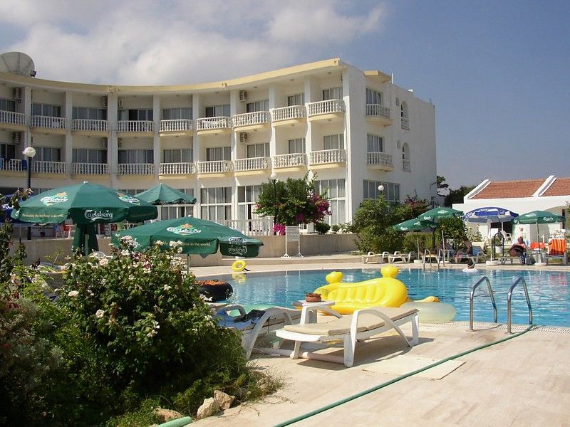 Sempati Hotel Lapta Dış mekan fotoğraf