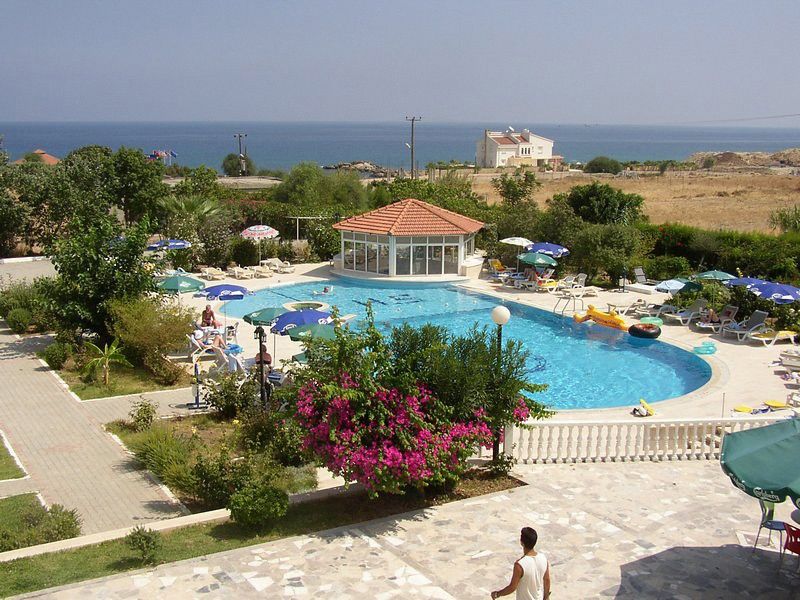 Sempati Hotel Lapta Dış mekan fotoğraf