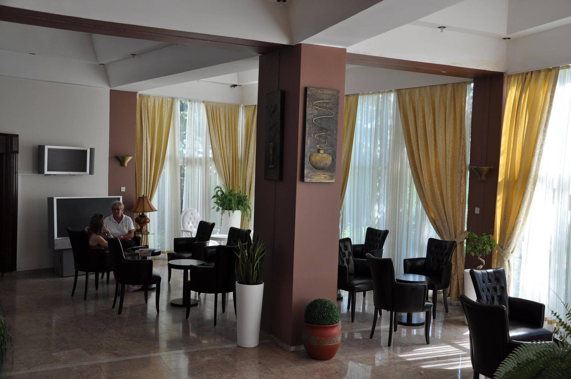 Sempati Hotel Lapta Dış mekan fotoğraf