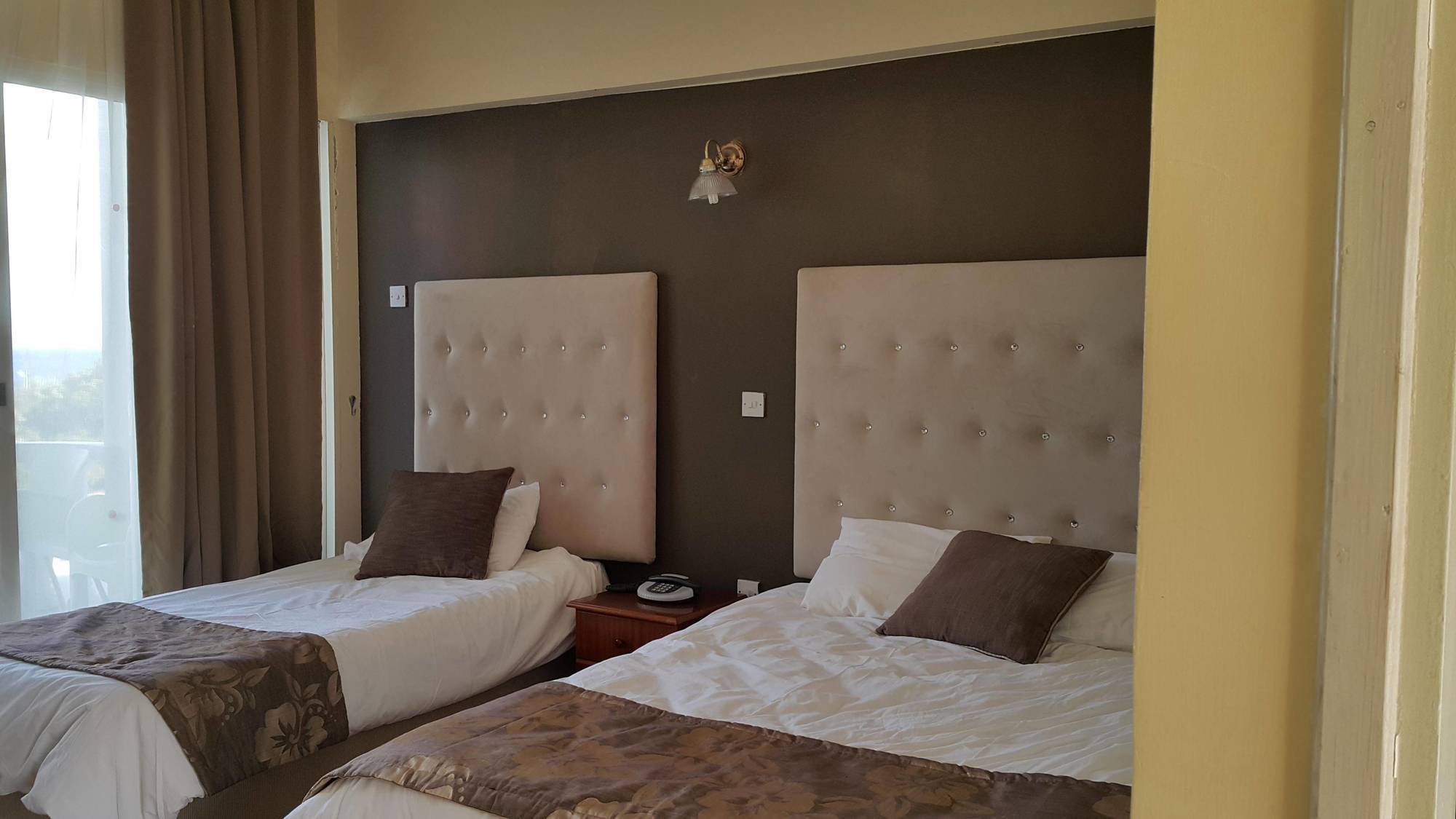 Sempati Hotel Lapta Dış mekan fotoğraf