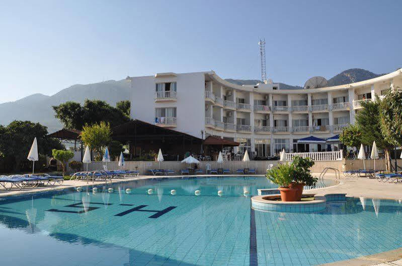 Sempati Hotel Lapta Dış mekan fotoğraf